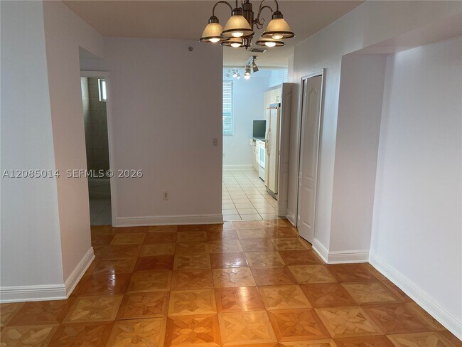 Building Photo - 2550 SW 27th St