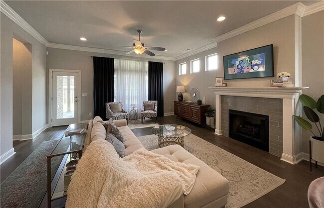 Building Photo - 4703 SW Lilly St