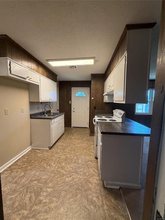Building Photo - 242 Clubview Dr