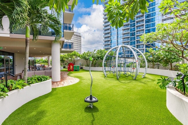 Building Photo - Sky Ala Moana (West) #3305 - Fully Furnished 1 BR/1 BA/1 Parking
