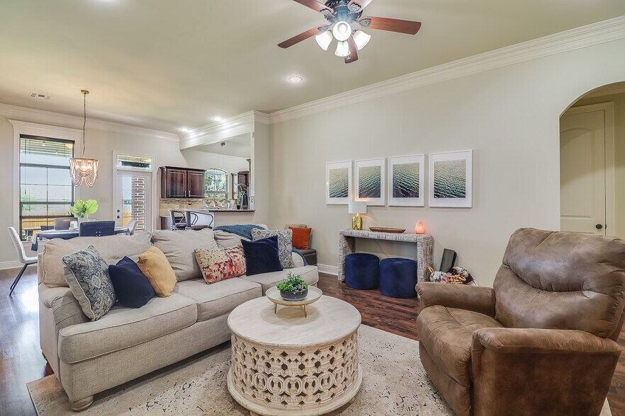 Building Photo - 222 Crenshaw Dr