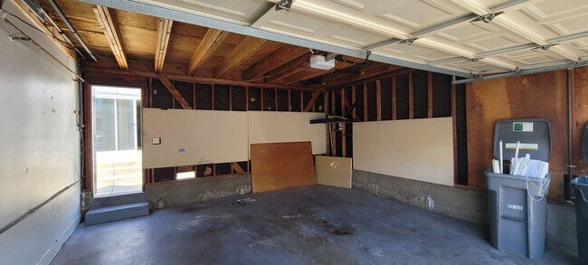 Building Photo - 1017 Quiet Creek Ln