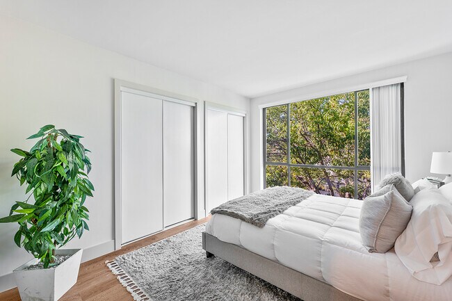 Building Photo - 821 3rd St