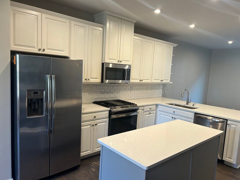 Building Photo - 317 Music Hall Wy