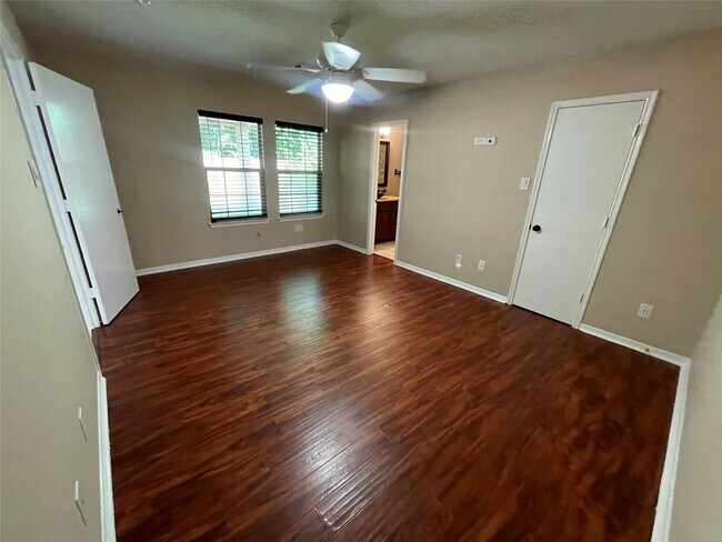 Building Photo - 9715 Raul Hector Dr