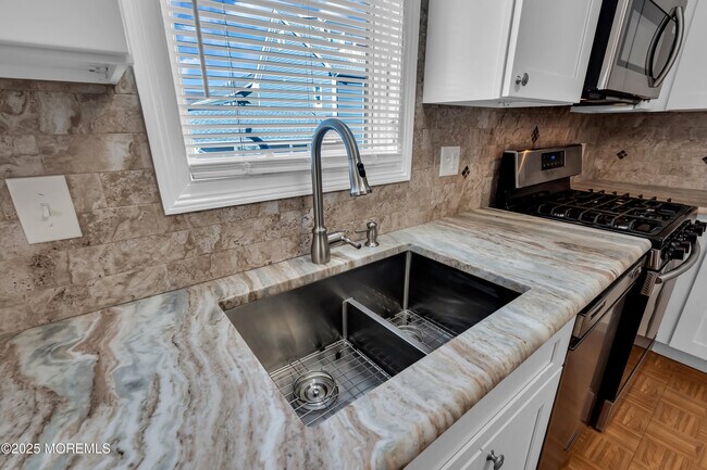 Building Photo - 913 N Ocean Ave