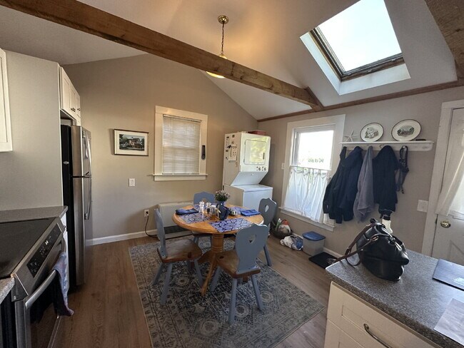 Building Photo - 2BR WINTER RENTAL, Fully Furnished– Heat Included, Near Downtown Kennebunkport