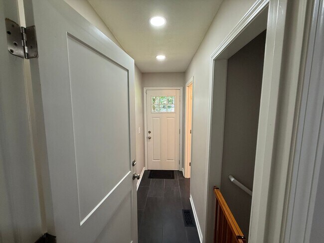Building Photo - Westwood KS Renovated 3 Bed/2.5 Bath MainLevel Home with Attached Garage and Utilities w/Fee, Own...