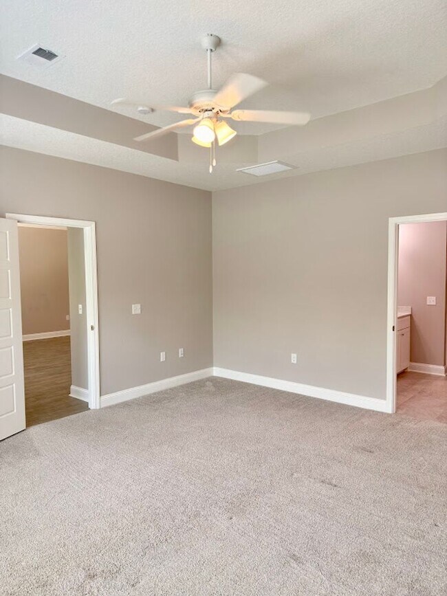 Building Photo - 140 The Villas Wy