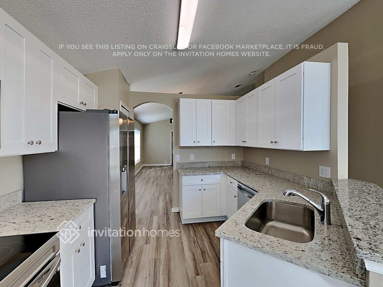 Building Photo - 13733 Hawkeye Dr