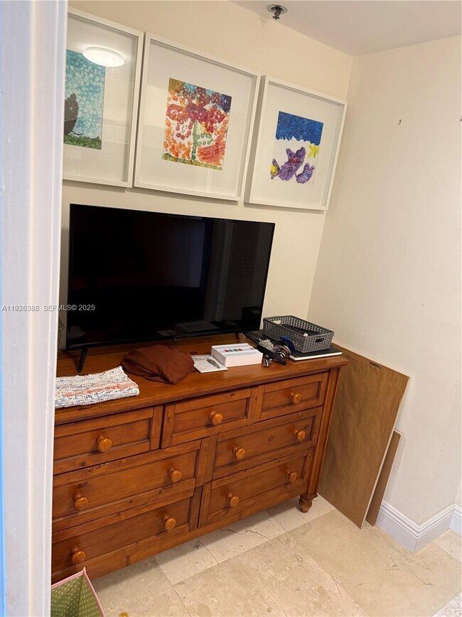 Building Photo - 251 Crandon Blvd