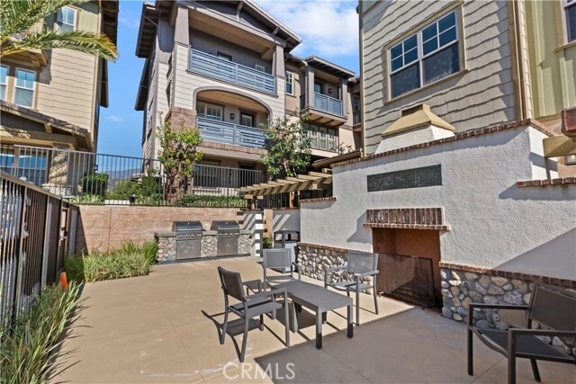 Building Photo - 568 Granite St