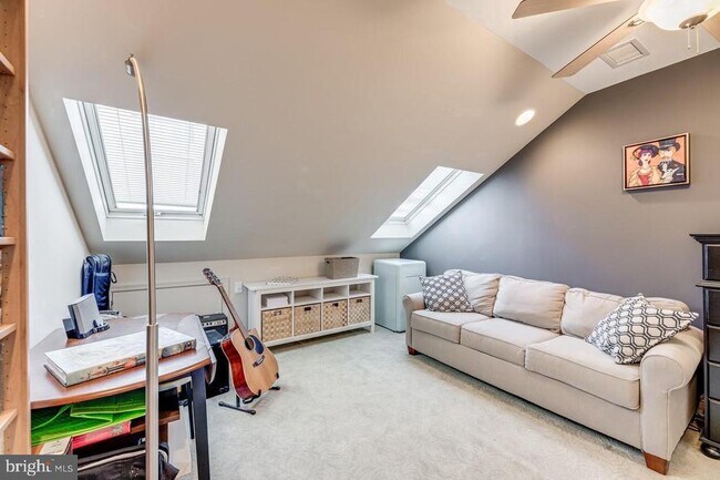 Building Photo - 519 Tobacco Quay