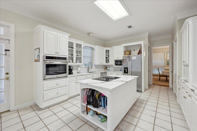 Building Photo - 4 Twin Cir Dr