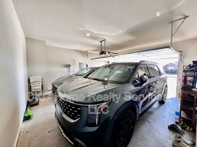 Building Photo - 10341 NW 26th St