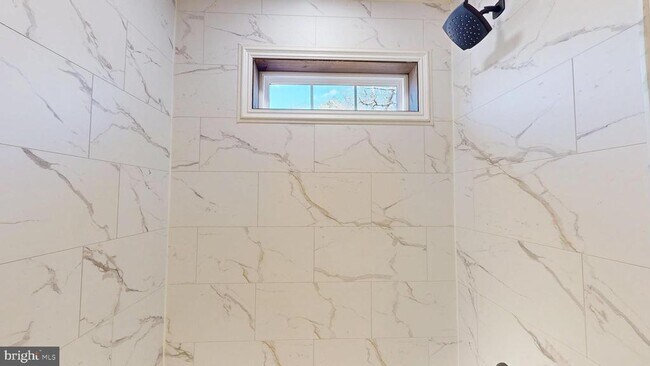 Building Photo - 40750 King Dr