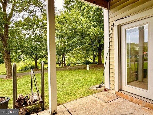 Building Photo - 2930 Yarling Ct