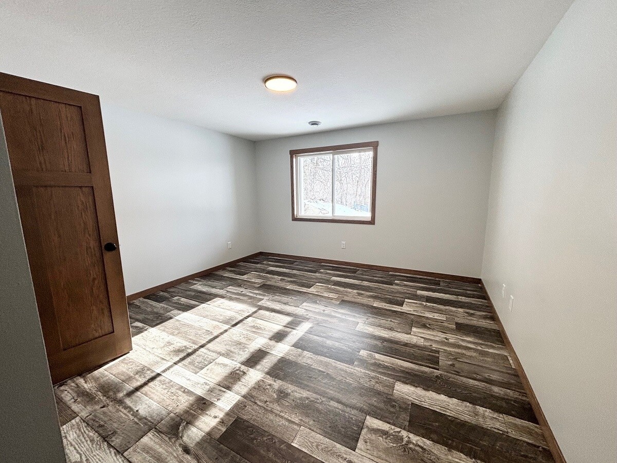 Building Photo - 577 Main St W