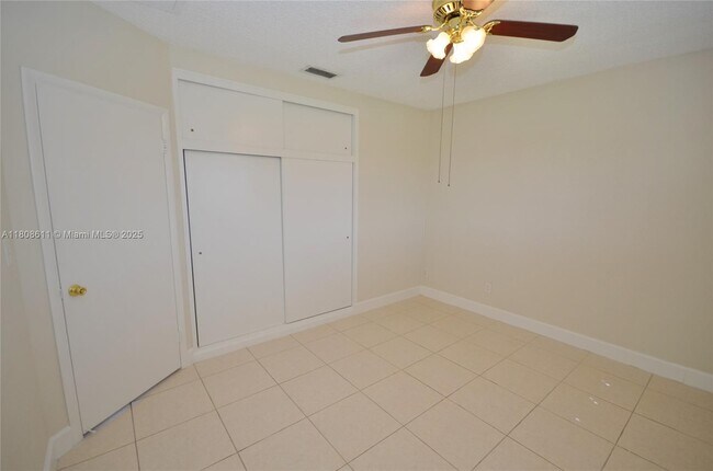 Building Photo - 481 W 55th Pl