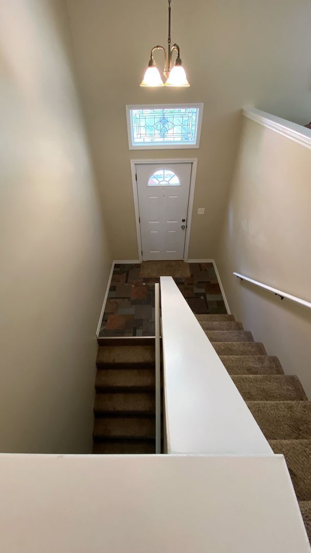 Building Photo - Gorgeous 3 Bedroom, 2 Bathroom Split Level...