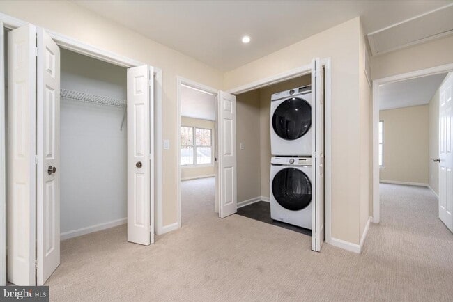 Building Photo - 2942 S Haven Dr