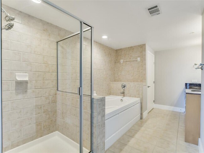 Building Photo - 54 Rainey St