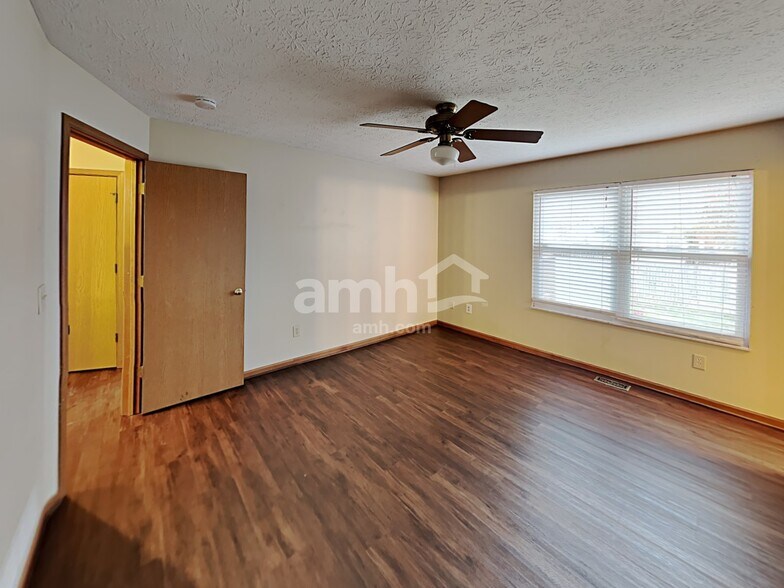 Building Photo - 1465 Pinestone Dr