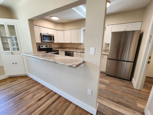 Building Photo - Completely remodeled 5 bed 2 bath home