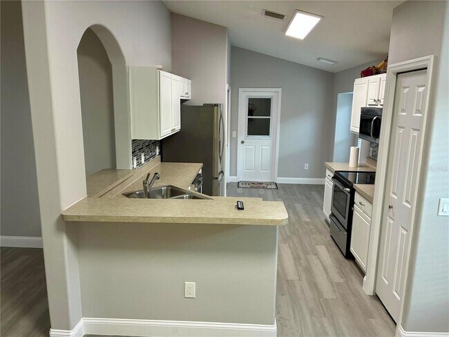 Building Photo - 951 Vindale Rd