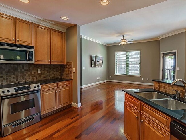 Building Photo - "Spacious 2-Bed, 2-Bath Gem in Columbia's Heartland – 1412 Sq Ft of Comfort!"