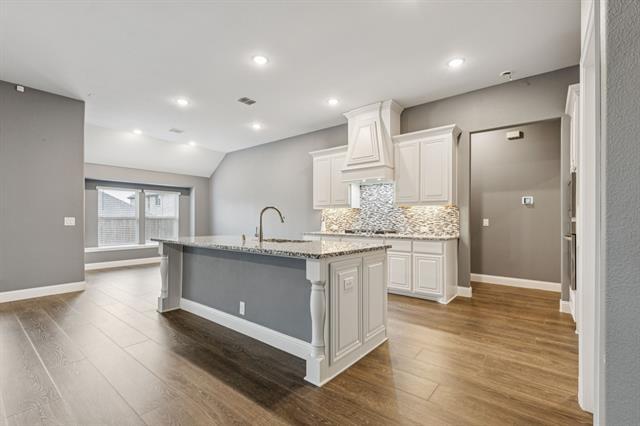 Building Photo - 300 Navo Rd