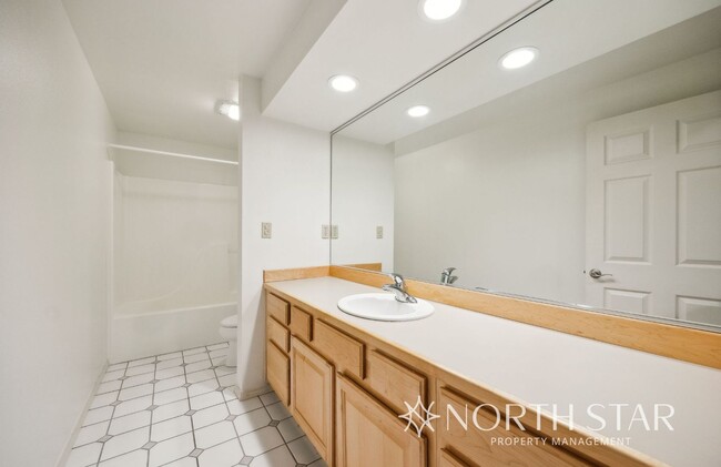 Building Photo - Stunning Lake Oswego Home with Space for E...