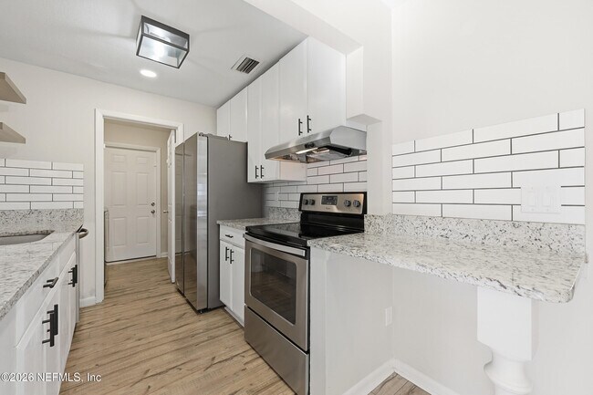 Building Photo - 335 Palos Ct