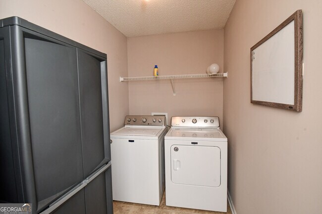 Building Photo - 4747 Bob White Run