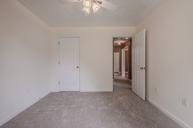Building Photo - Beautiful 4 Bedroom Home on Large Private Lot in Hoschton