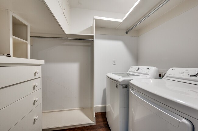 Building Photo - 4520 Westway Ave