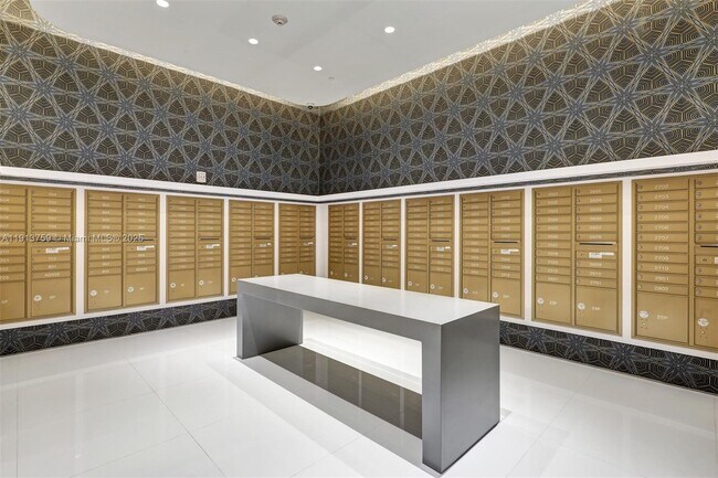 Building Photo - 501 NE 31st St