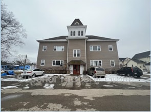 Building Photo - 437 W Mill St