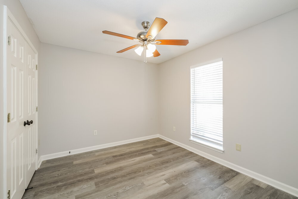 Building Photo - 7832 Sarah Ann Dr S