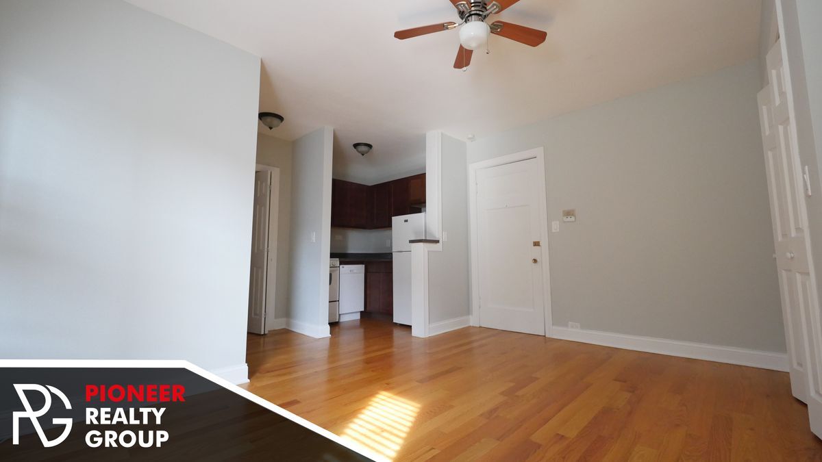 Building Photo - 837 W Wolfram St