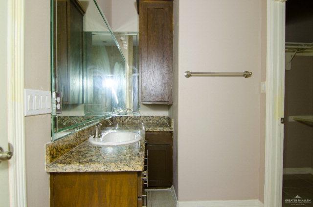 Building Photo - 15 Regal Dr