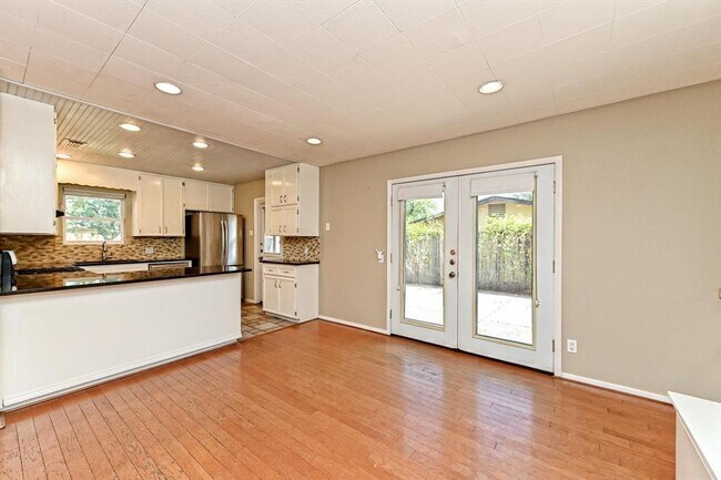 Building Photo - 5205 Brookdale Ln