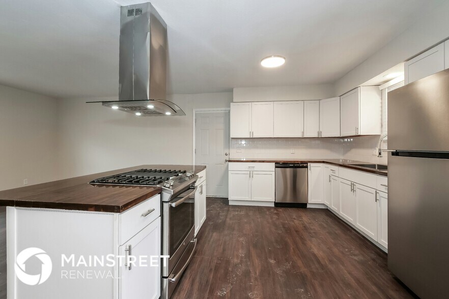 Building Photo - 17243 Chestnut Dr