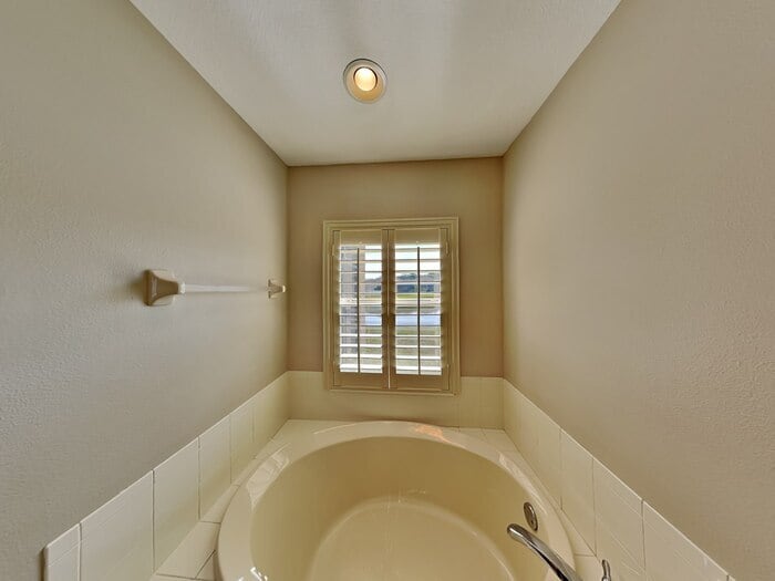 Building Photo - 10113 36th Ct E