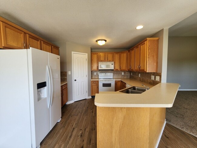 Building Photo - Your Next Home Sweet Home Awaits!