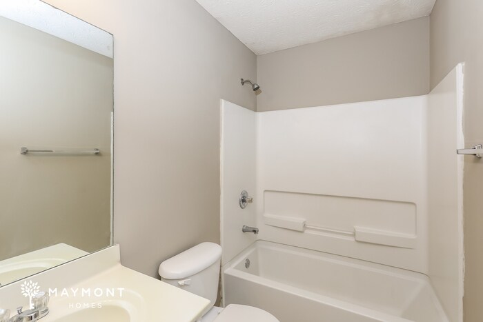 Building Photo - 5601 Victoria Pl