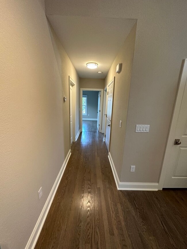 Building Photo - Port Washington Loft Duplex