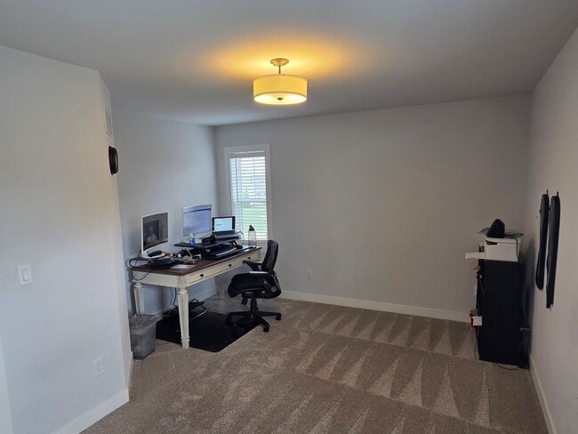 Building Photo - 5 bedroom Pewaukee home in Broken Hill