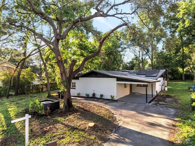 Building Photo - 7043 Carlene Dr