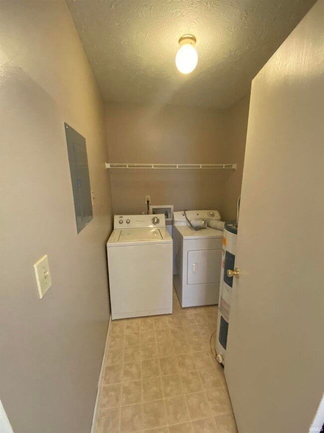 Building Photo - 2814 Plaza Ln